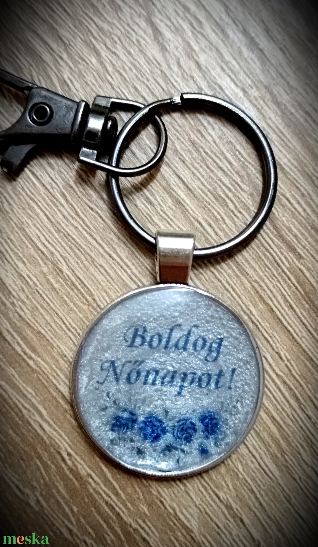 Kék rózsás epoxy kulcstartó nőnapra - táska & tok - kulcstartó & táskadísz - kulcstartó - Meska.hu Kék rózsás epoxy kulcstartó nőnapra - táska & tok - kulcstartó & táskadísz - kulcstartó - Meska.hu