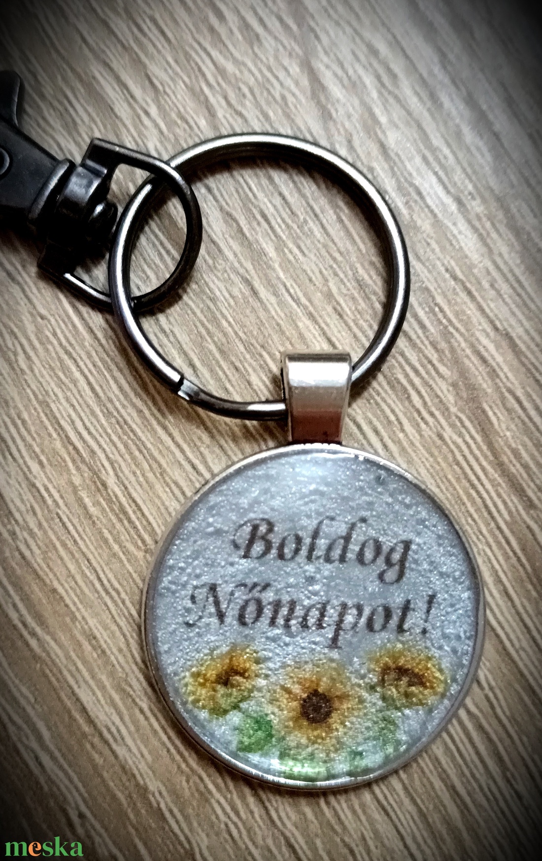 Napraforgós epoxy kulcstartó nőnapra - táska & tok - kulcstartó & táskadísz - kulcstartó - Meska.hu Napraforgós epoxy kulcstartó nőnapra - táska & tok - kulcstartó & táskadísz - kulcstartó - Meska.hu