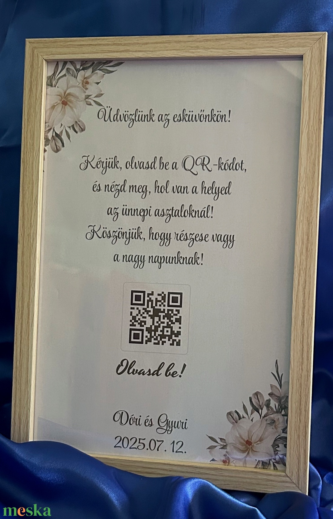QR-kódos ültetési rend  keretezett esküvői információs tábla digitális és nyomtatott formában is! (white flower)  - esküvő - meghívó & kártya - ültetési rend - Meska.hu