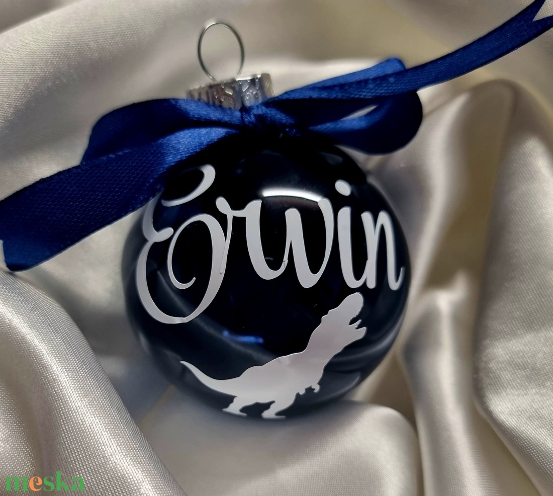 Egyedi feliratos karácsonyfadísz,  karácsonyi gömb gyerekeknek figurával , díszgömb - karácsony - karácsonyi lakásdekoráció - karácsonyfadíszek - Meska.hu