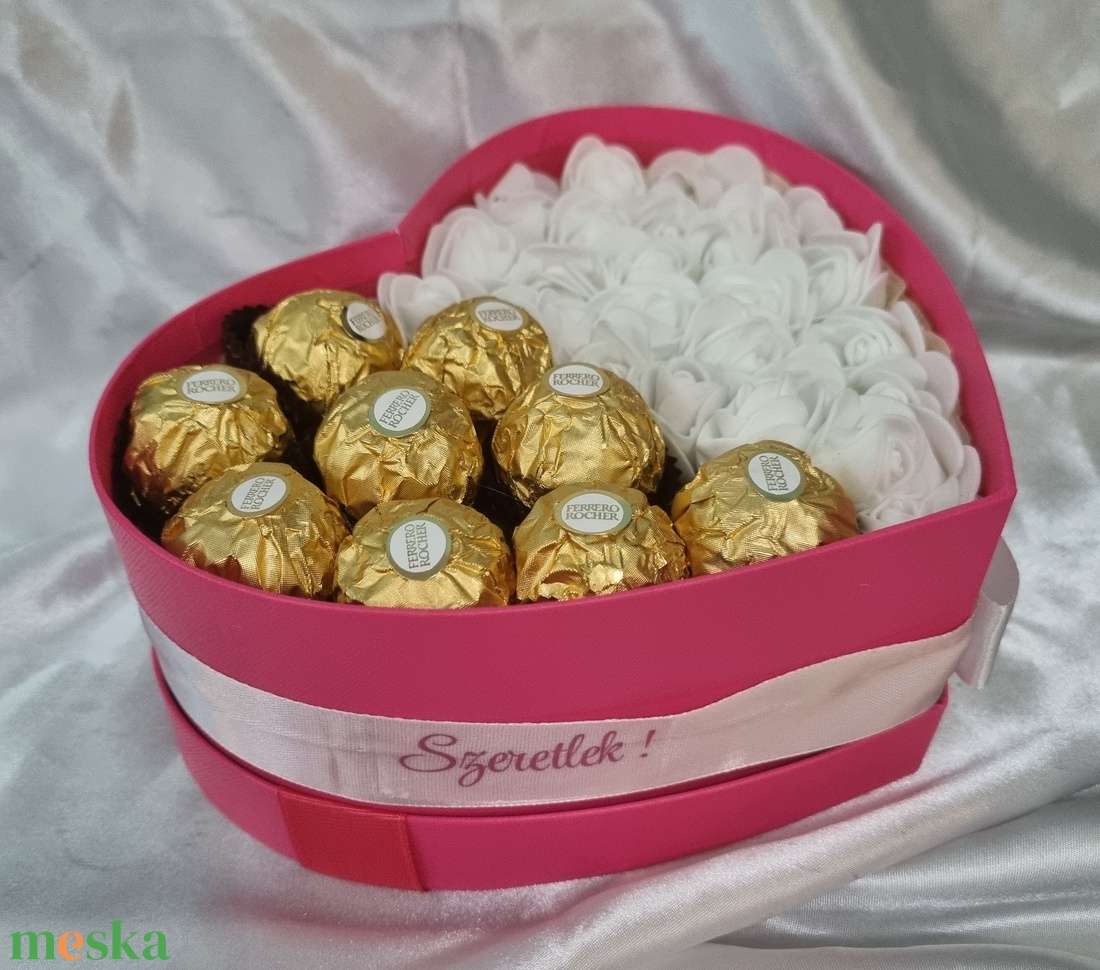 Örök csokis virágbox Ferreroval - Valentin napig még odaér :) - otthon & életmód - virágdekoráció - virágok - virágbox - Meska.hu