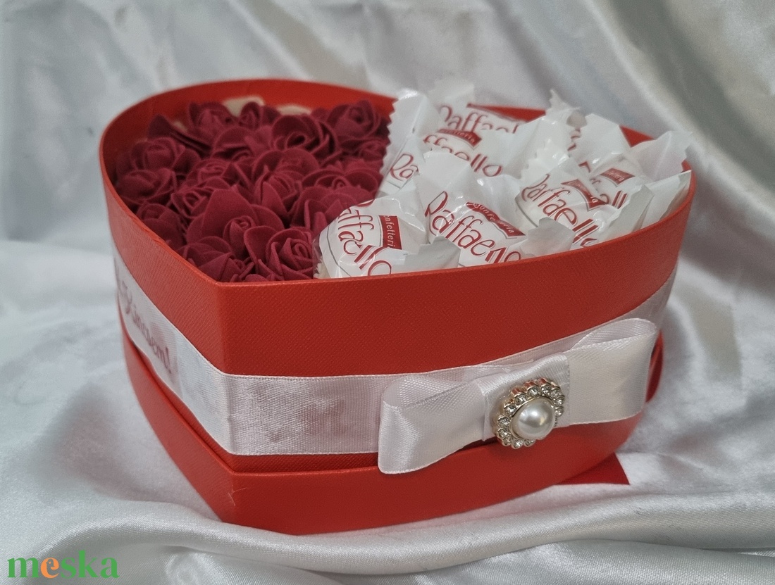Ballagási csokis virágbox Raffaelloval - otthon & életmód - virágdekoráció - virágok - virágbox - Meska.hu
