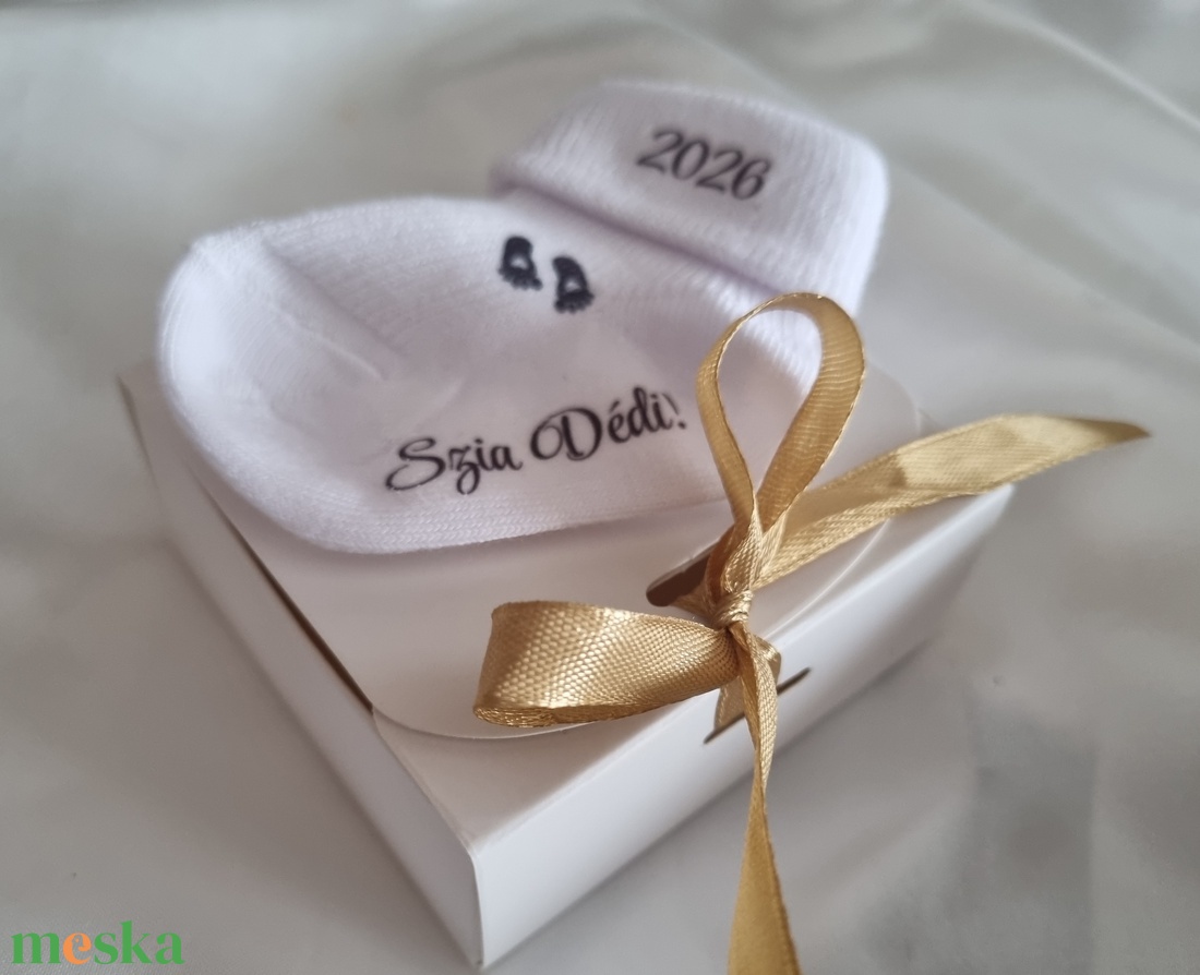 Egyedi tervezésű, cuki baba bejelentő zokni, ,,Hamarosan érkezem  - baba - mama - babaemlékek - bababejelentők - Meska.hu