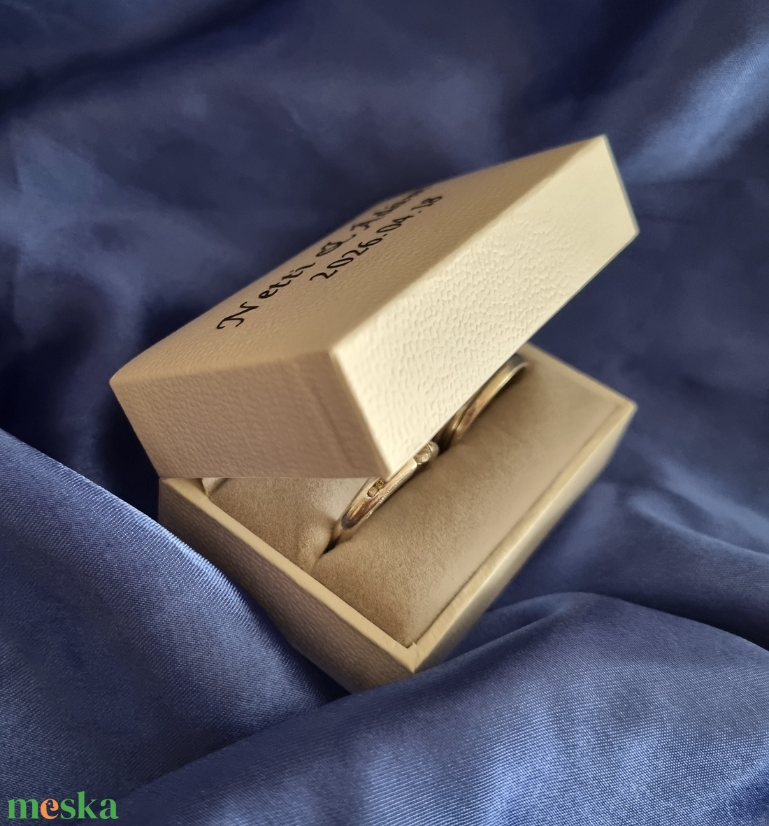 Egyedi névre szóló gyűrűtartó doboz - esküvő - kiegészítők - gyűrűtartó & gyűrűpárna - Meska.hu