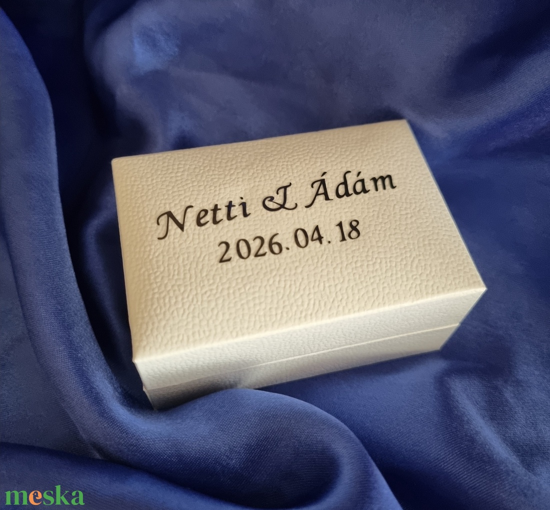 Egyedi névre szóló gyűrűtartó doboz - esküvő - kiegészítők - gyűrűtartó & gyűrűpárna - Meska.hu