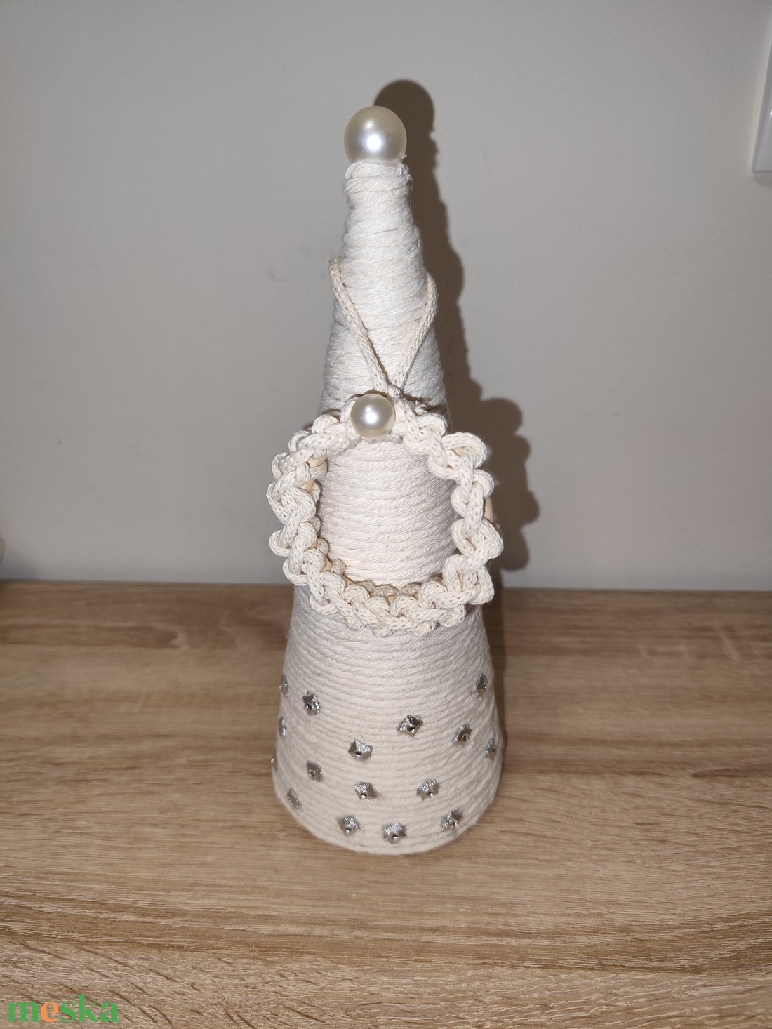 Fenyőfa dísz és makramé  - karácsony - adventi díszek - adventi asztaldísz - Meska.hu