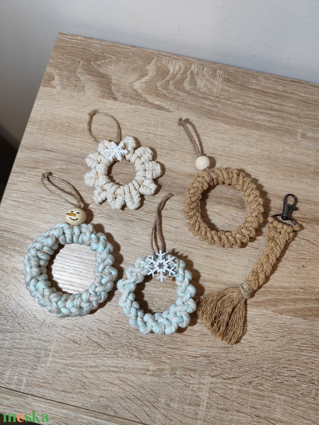 Makramé díszek  - karácsony - karácsonyi lakásdekoráció - karácsonyfadíszek - Meska.hu