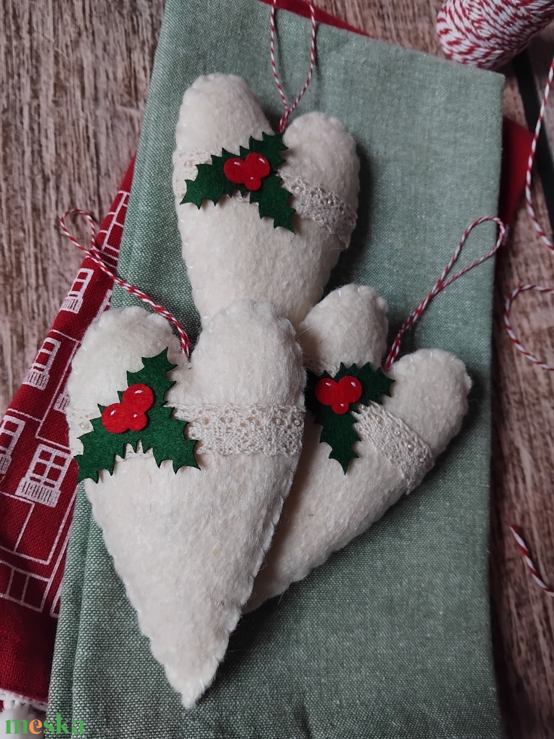 Karácsonyi szivecskék - karácsony - karácsonyi lakásdekoráció - karácsonyfadíszek - Meska.hu