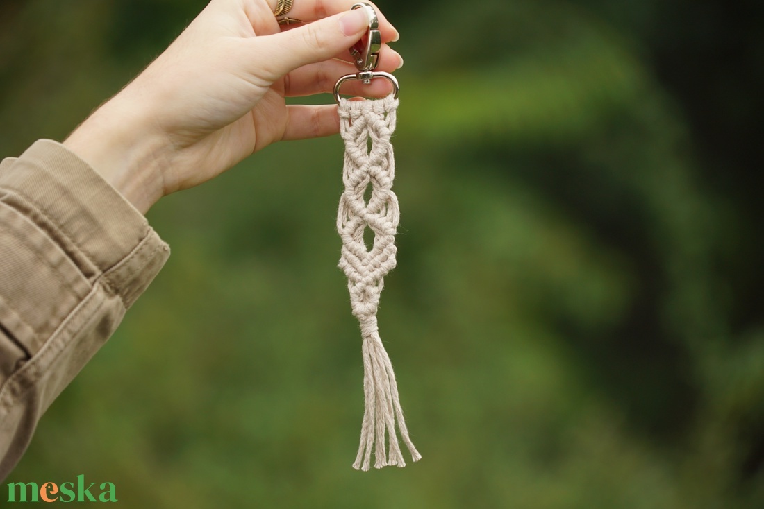 Makramé táskadísz, kulcstartó - táska & tok - kulcstartó & táskadísz - táskadísz - Meska.hu