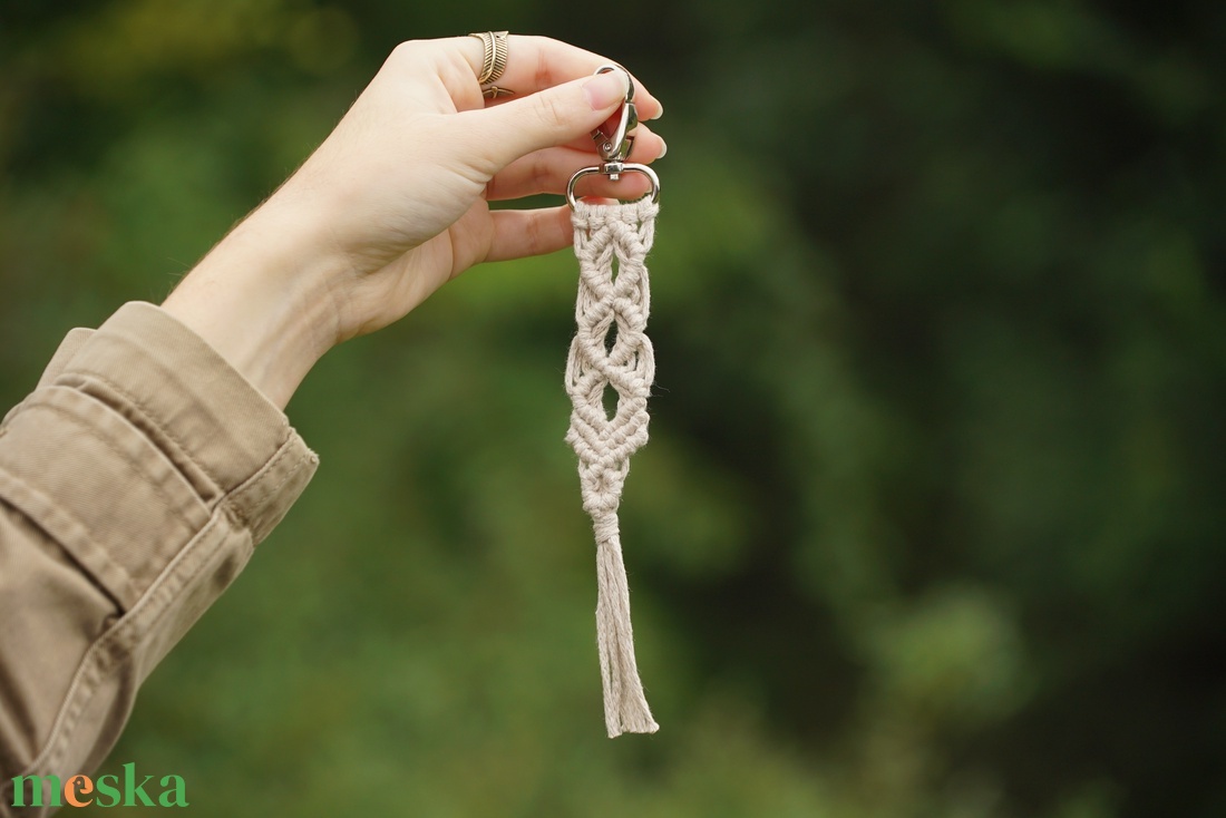 Makramé táskadísz, kulcstartó - táska & tok - kulcstartó & táskadísz - táskadísz - Meska.hu