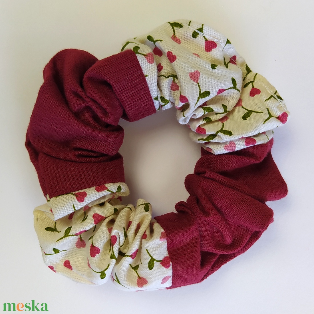 Újrahasznosított patchwork hajgumi, bordó és vigáos, normál méret - ruha & divat - hajdísz & hajcsat - hajgumi - Meska.hu