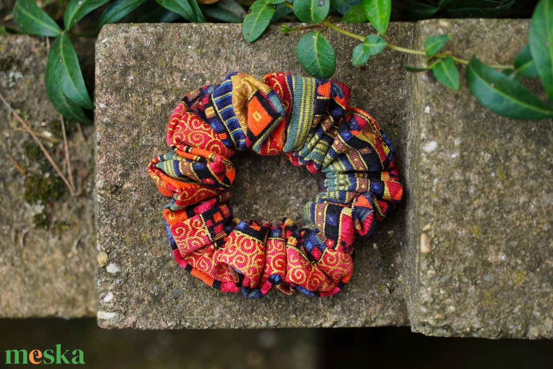 Piros mintás újrahasznosított hajgumi / mini méretű scrunchie - ruha & divat - hajdísz & hajcsat - hajgumi - Meska.hu