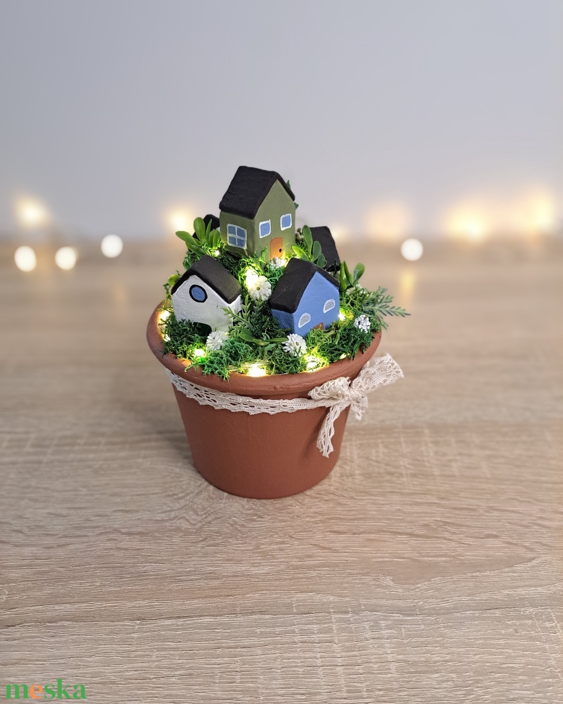 Fehér virágos világító cserépfalu (S) - otthon & életmód - dekoráció - virágdísz és tartó - cserép & kaspó - Meska.hu