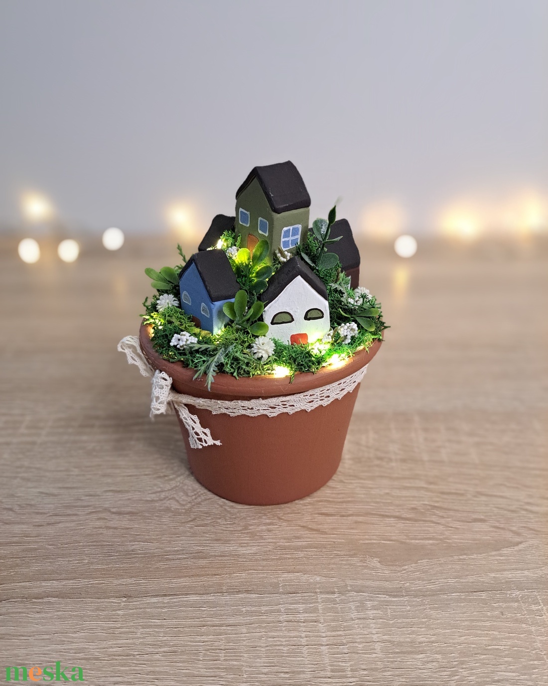 Fehér virágos világító cserépfalu (S) - otthon & életmód - dekoráció - virágdísz és tartó - cserép & kaspó - Meska.hu