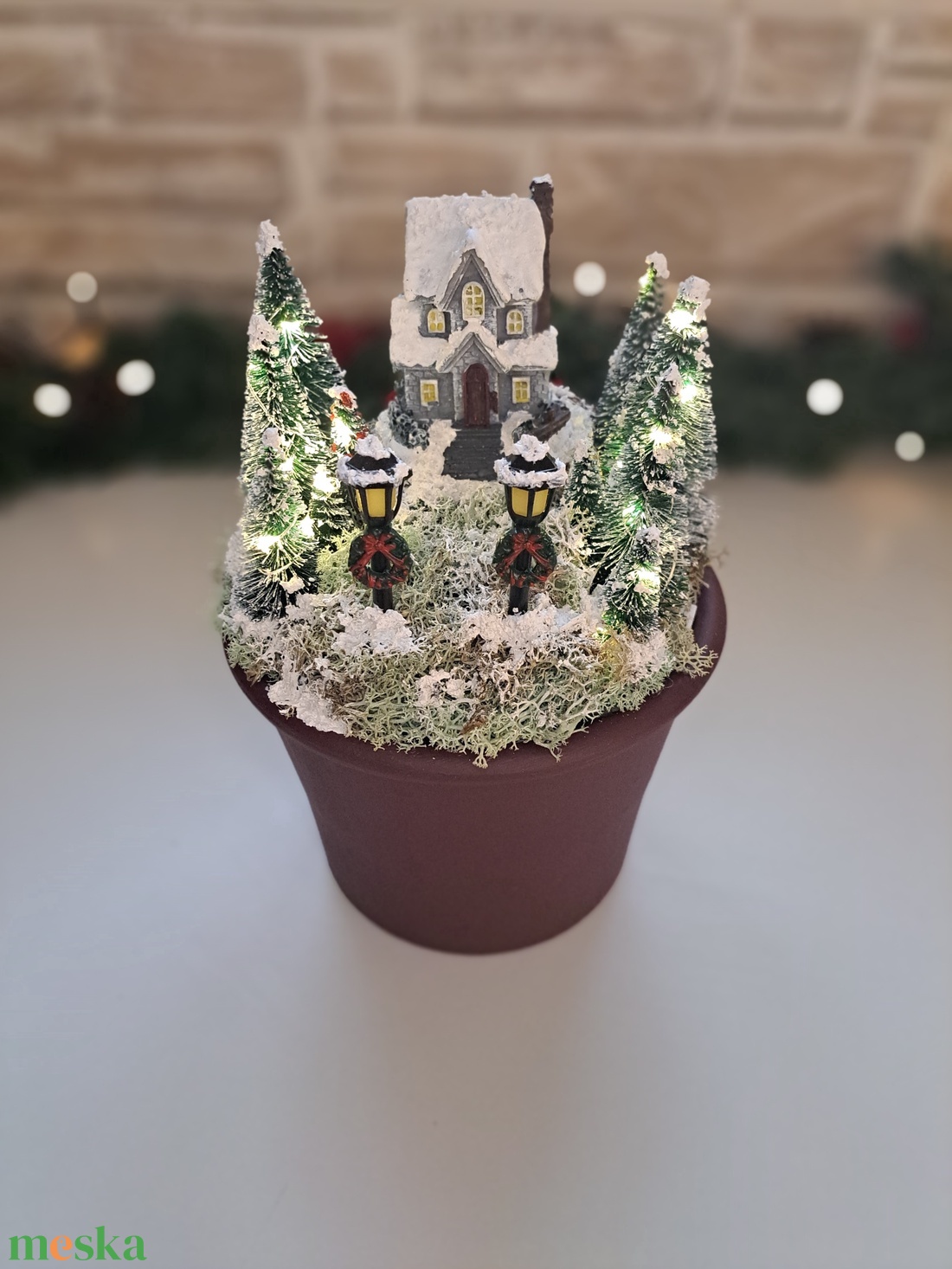 Karácsonyi asztaldísz - házikó bordó cserépben - karácsony - karácsonyi lakásdekoráció - karácsonyi falu, házikó - Meska.hu