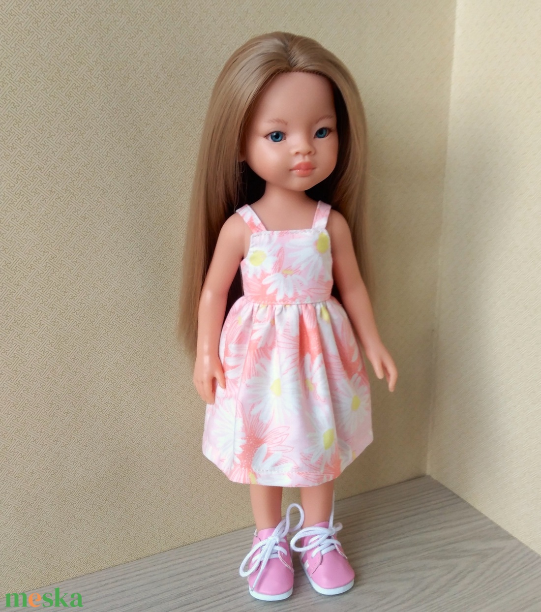 Paola Reina margarétás ruha - játék & sport - baba & babaház - játékbaba, babakellék - Meska.hu