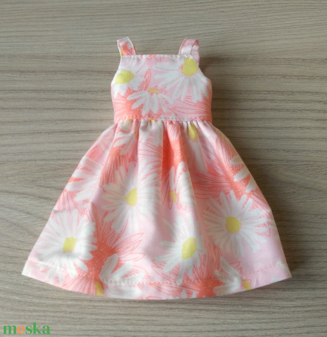 Paola Reina margarétás ruha - játék & sport - baba & babaház - játékbaba, babakellék - Meska.hu