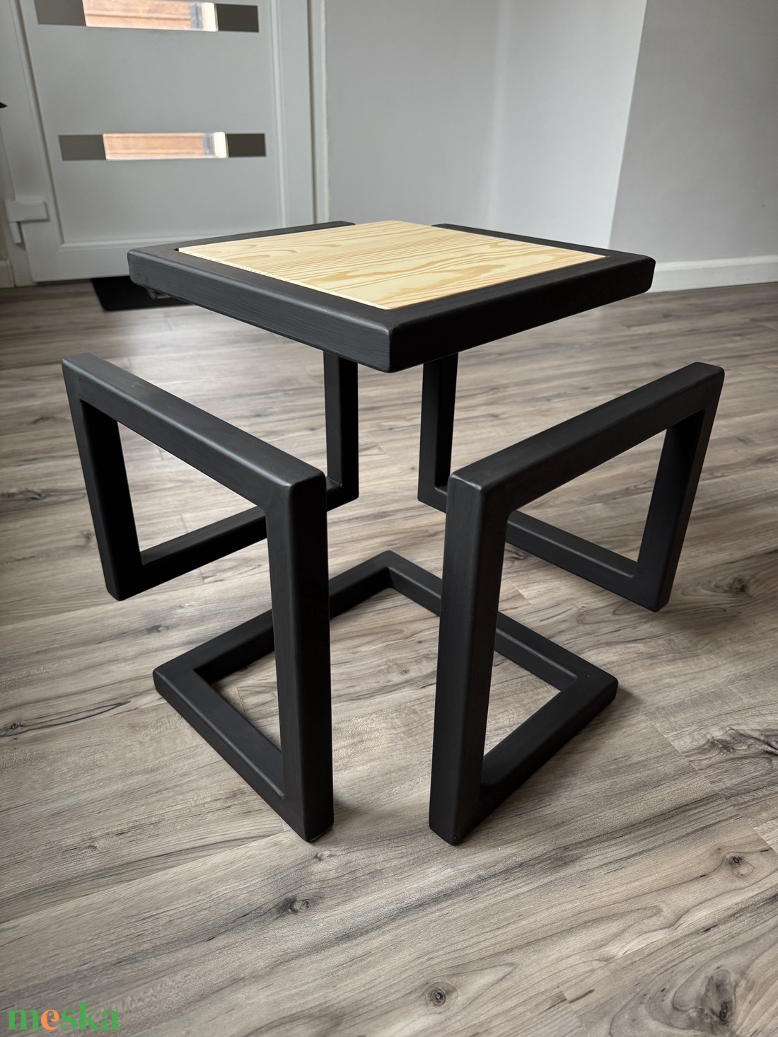 Különleges éjjeliszekrény, sarokasztal, egyedi virágtartó. - otthon & életmód - bútor - asztal - Meska.hu