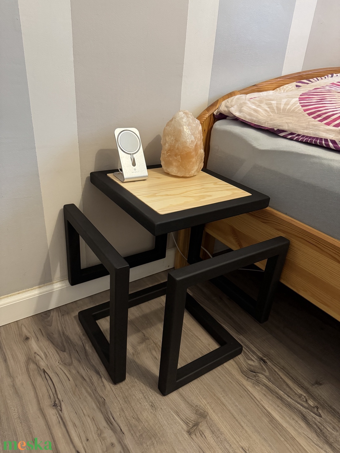 Különleges éjjeliszekrény, sarokasztal, egyedi virágtartó. - otthon & életmód - bútor - asztal - Meska.hu