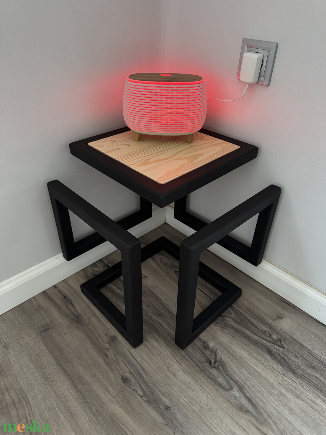 Különleges éjjeliszekrény, sarokasztal, egyedi virágtartó. - otthon & életmód - bútor - asztal - Meska.hu