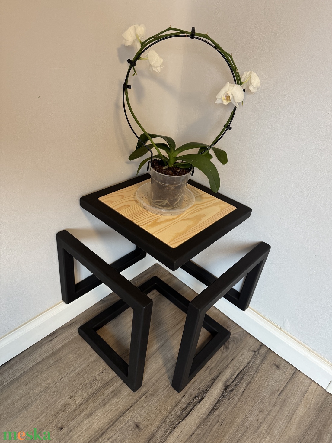 Különleges éjjeliszekrény, sarokasztal, egyedi virágtartó. - otthon & életmód - bútor - asztal - Meska.hu