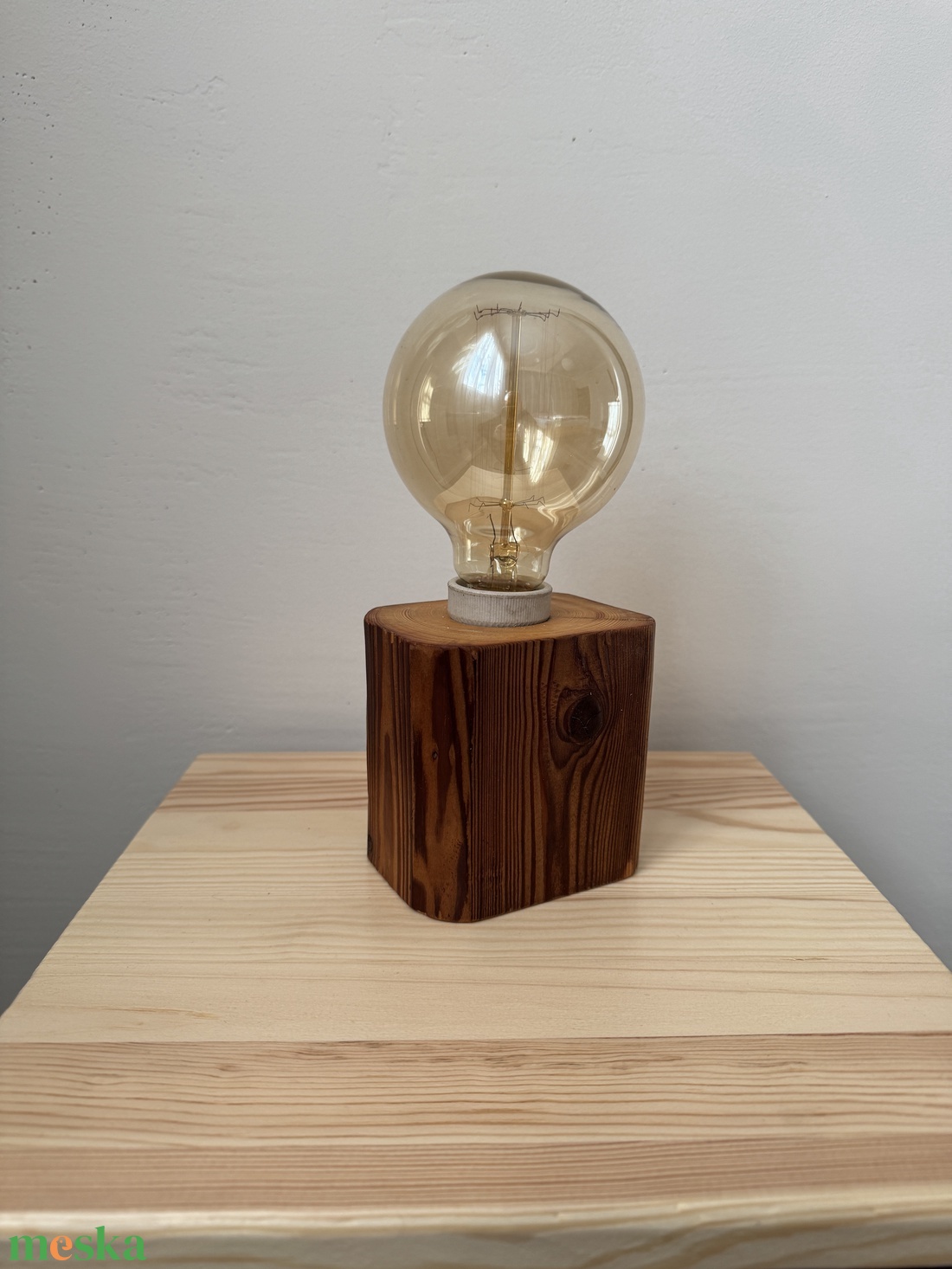 Éjjeli lámpa vagy ahogy én hívom Éji Gerendácska ( Egyedi, 50 éves fagerendából ) - otthon & életmód - lámpa - asztali lámpa - Meska.hu