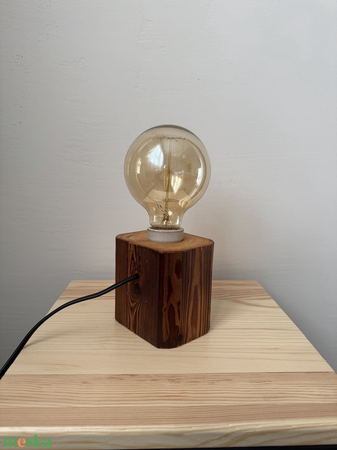Éjjeli lámpa vagy ahogy én hívom Éji Gerendácska ( Egyedi, 50 éves fagerendából ) - otthon & életmód - lámpa - asztali lámpa - Meska.hu