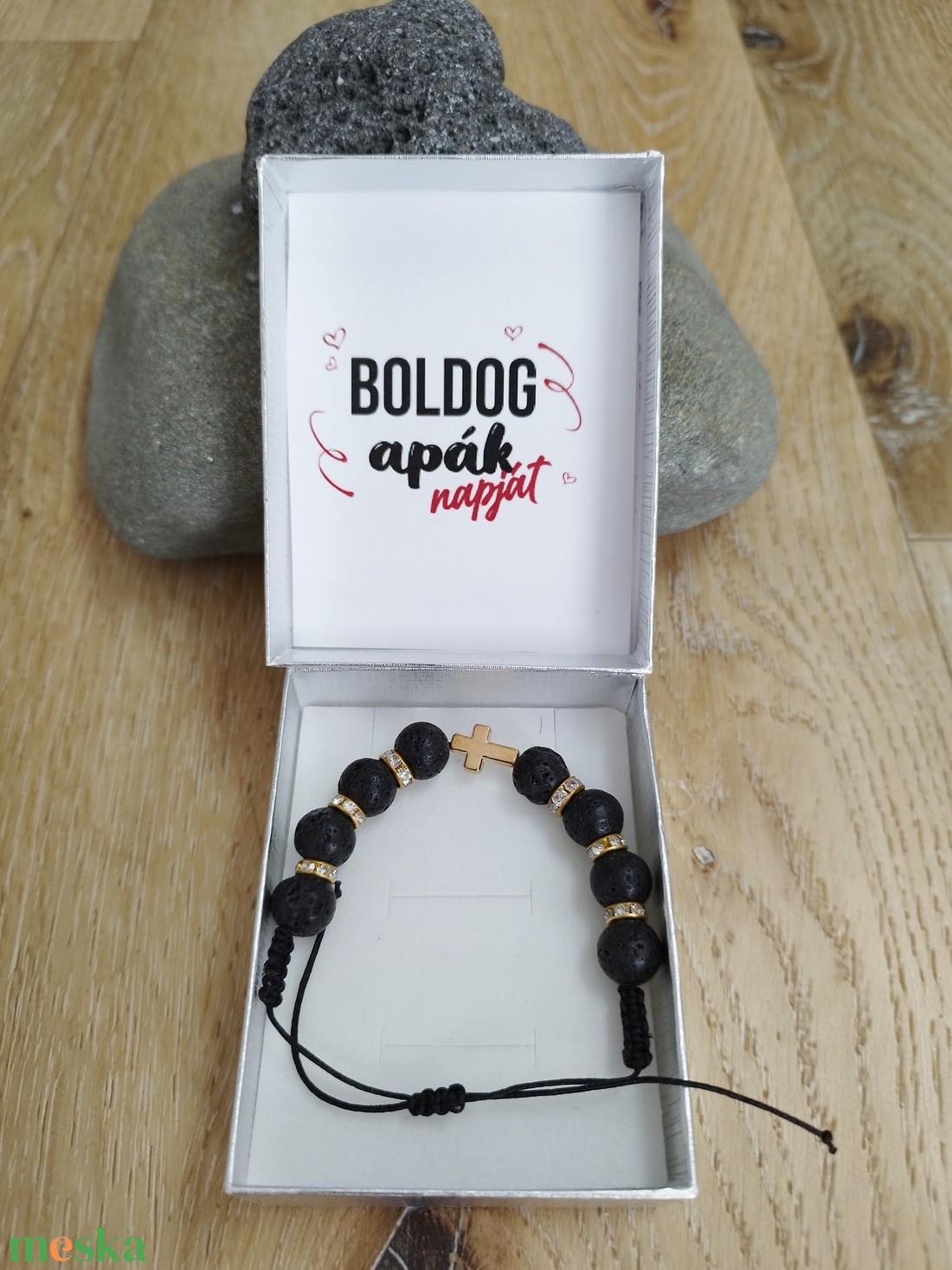 Apák napja lávakő karkötő díszdobozban - ékszer - karkötő - karkötő medállal - Meska.hu