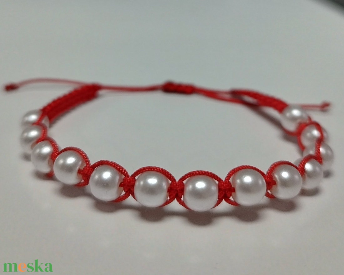 Piros védelmező karkötő - ékszer - karkötő - gyöngyös karkötő - Meska.hu