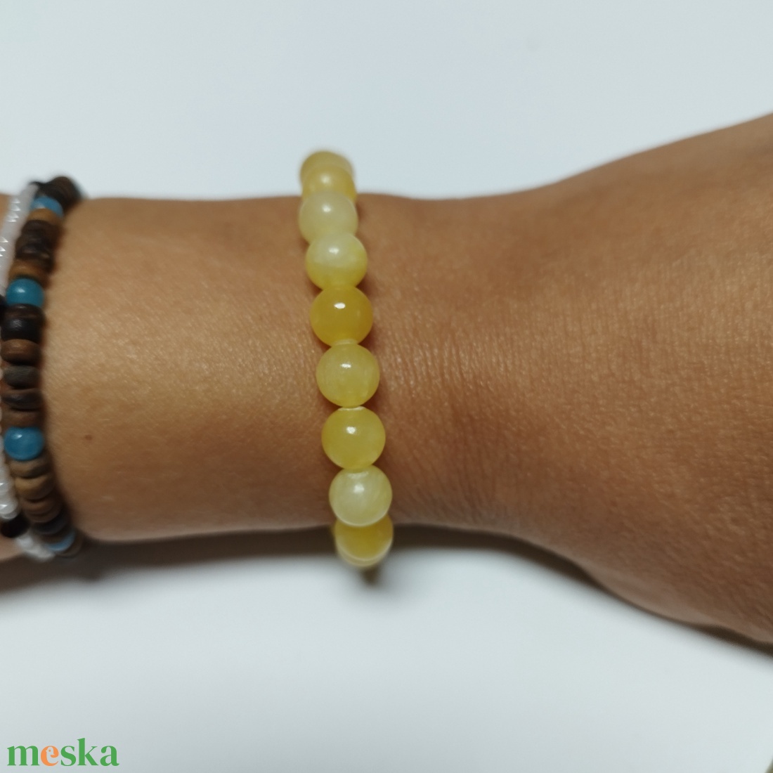 Sárga jáde karkötő - ékszer - karkötő - karkötő medállal - Meska.hu