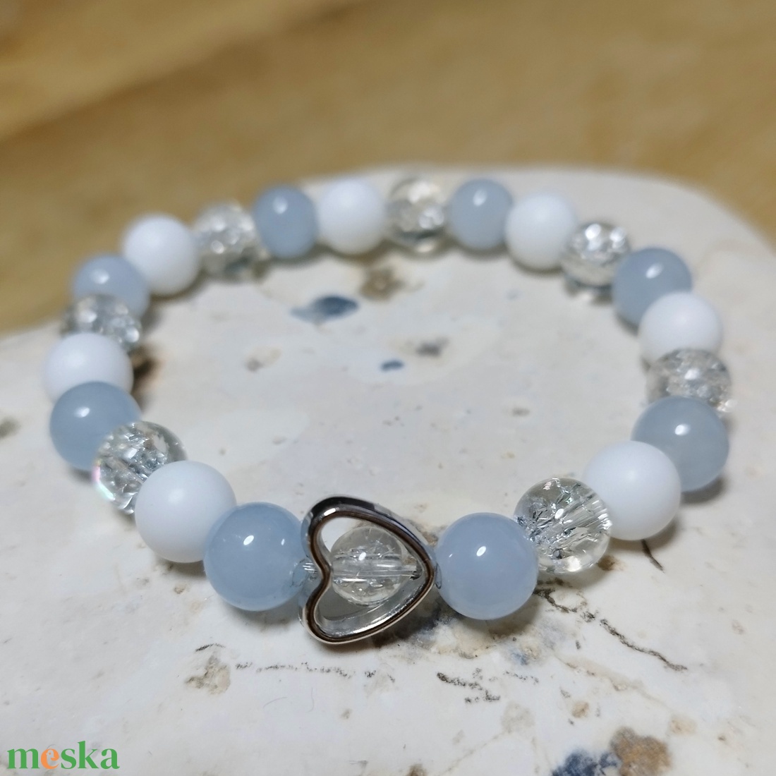 FÉNYKAPU akvamarin, fehér achát és hegyikristály karkötő díszdobozban  - ékszer - karkötő - ásványkarkötő - Meska.hu