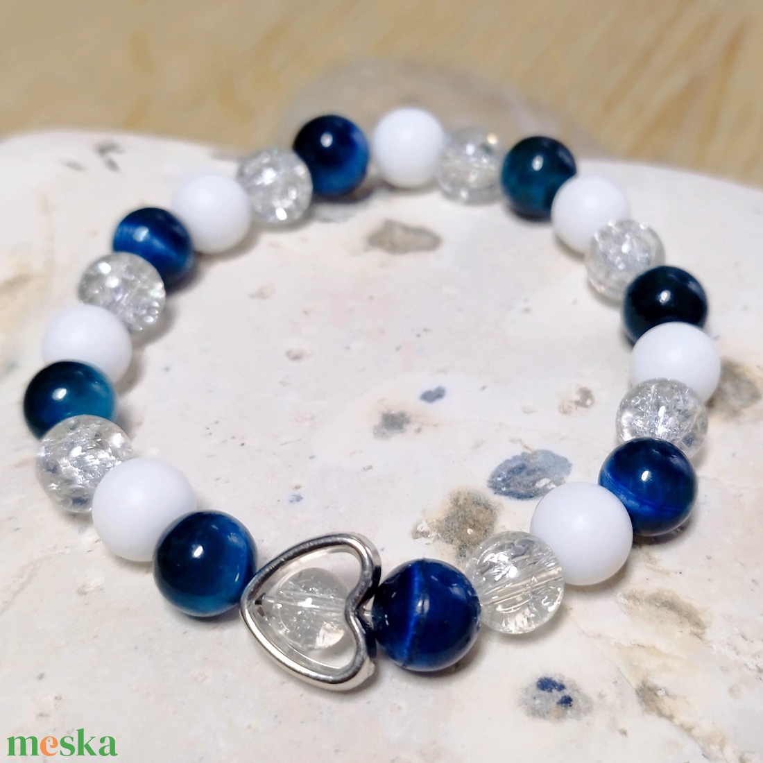 TISZTA ELME kék tigrisszem (sólyomszem) , fehér achát és hegyikristály karkötő díszdobozban - ékszer - karkötő - ásványkarkötő - Meska.hu