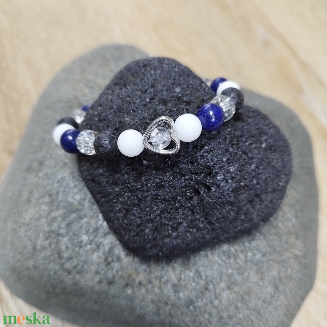 Szivecskés lapis lazuli, achát, lávakő és kristály ásványgyöngy karkötő - ékszer - karkötő - ásványkarkötő - Meska.hu