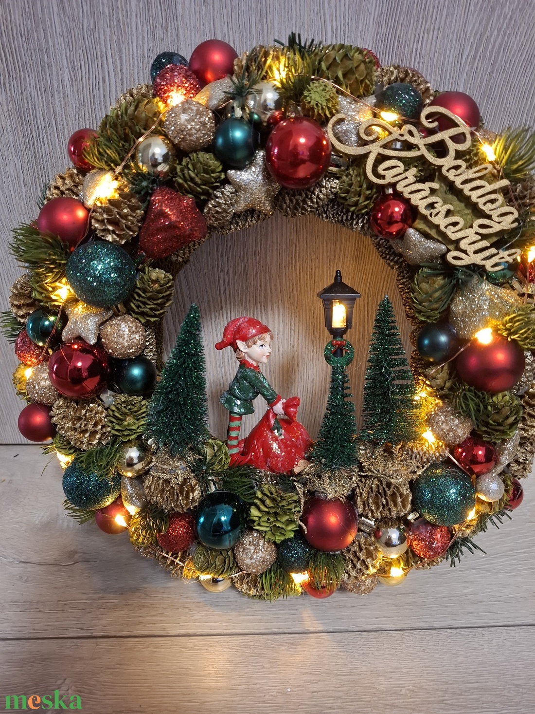 Karácsonyi ajtódísz Elf manóval - karácsony - karácsonyi lakásdekoráció - karácsonyi ajtódíszek - Meska.hu