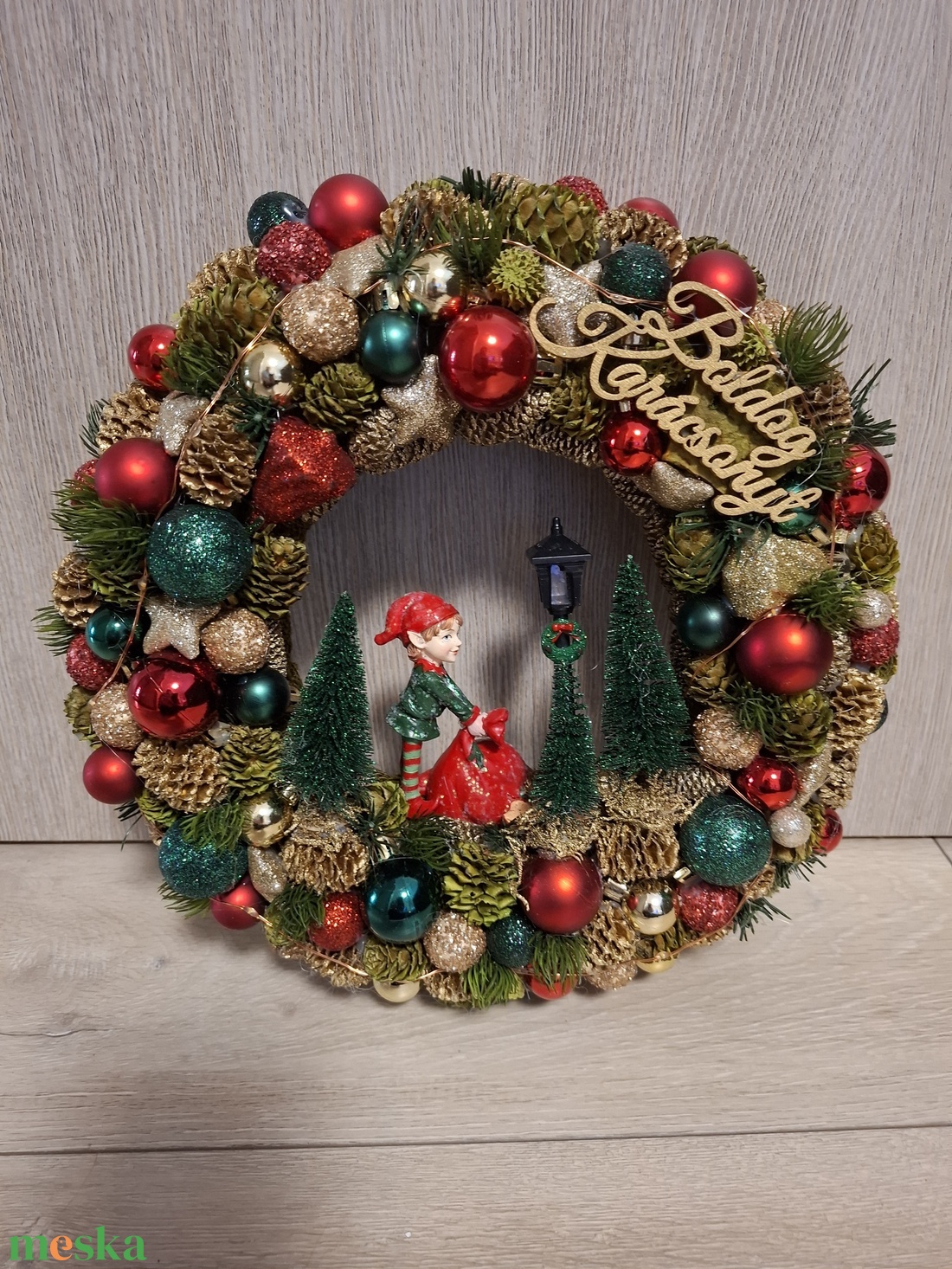 Karácsonyi ajtódísz Elf manóval - karácsony - karácsonyi lakásdekoráció - karácsonyi ajtódíszek - Meska.hu