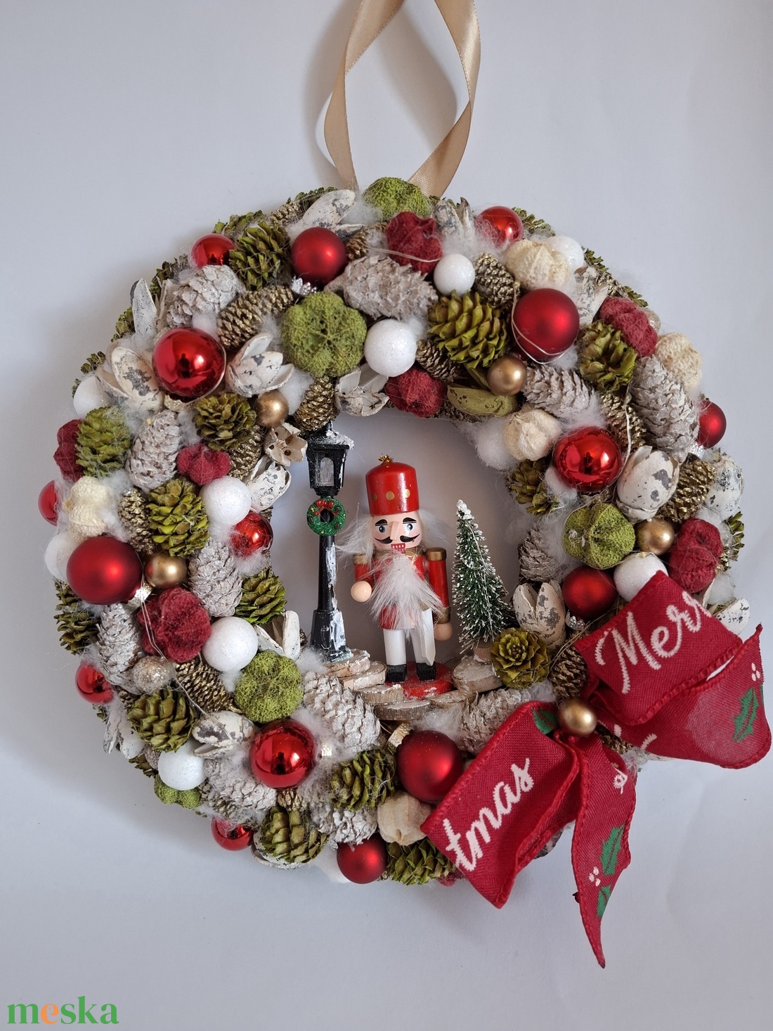 Karácsonyi ajtódísz diótörővel - karácsony - karácsonyi lakásdekoráció - karácsonyi ajtódíszek - Meska.hu Karácsonyi ajtódísz diótörővel - karácsony - karácsonyi lakásdekoráció - karácsonyi ajtódíszek - Meska.hu