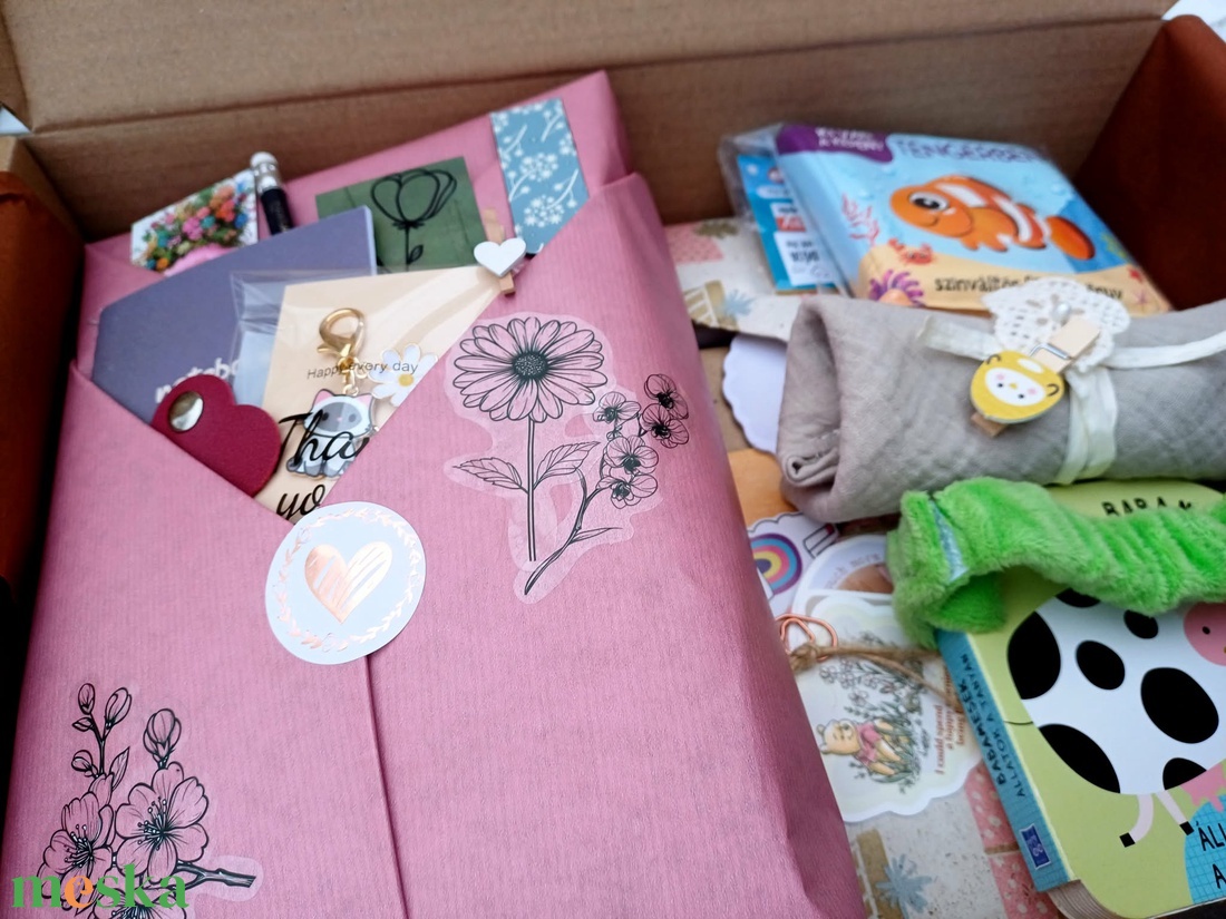 Babaváró/babaköszöntő Micimackós könyvcsomag ajándék díszcsomagolásban - baba - mama - babalátogató ajándékcsomag - Meska.hu