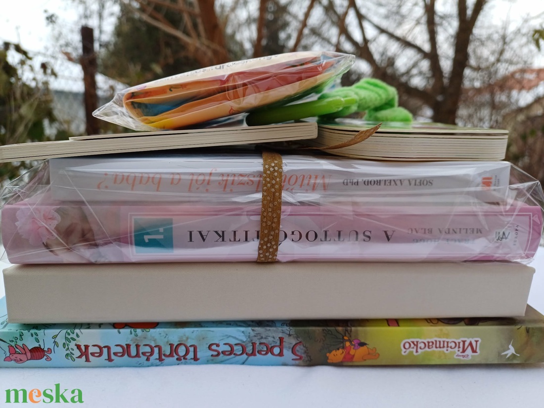 Babaváró/babaköszöntő Micimackós könyvcsomag ajándék díszcsomagolásban - baba - mama - babalátogató ajándékcsomag - Meska.hu