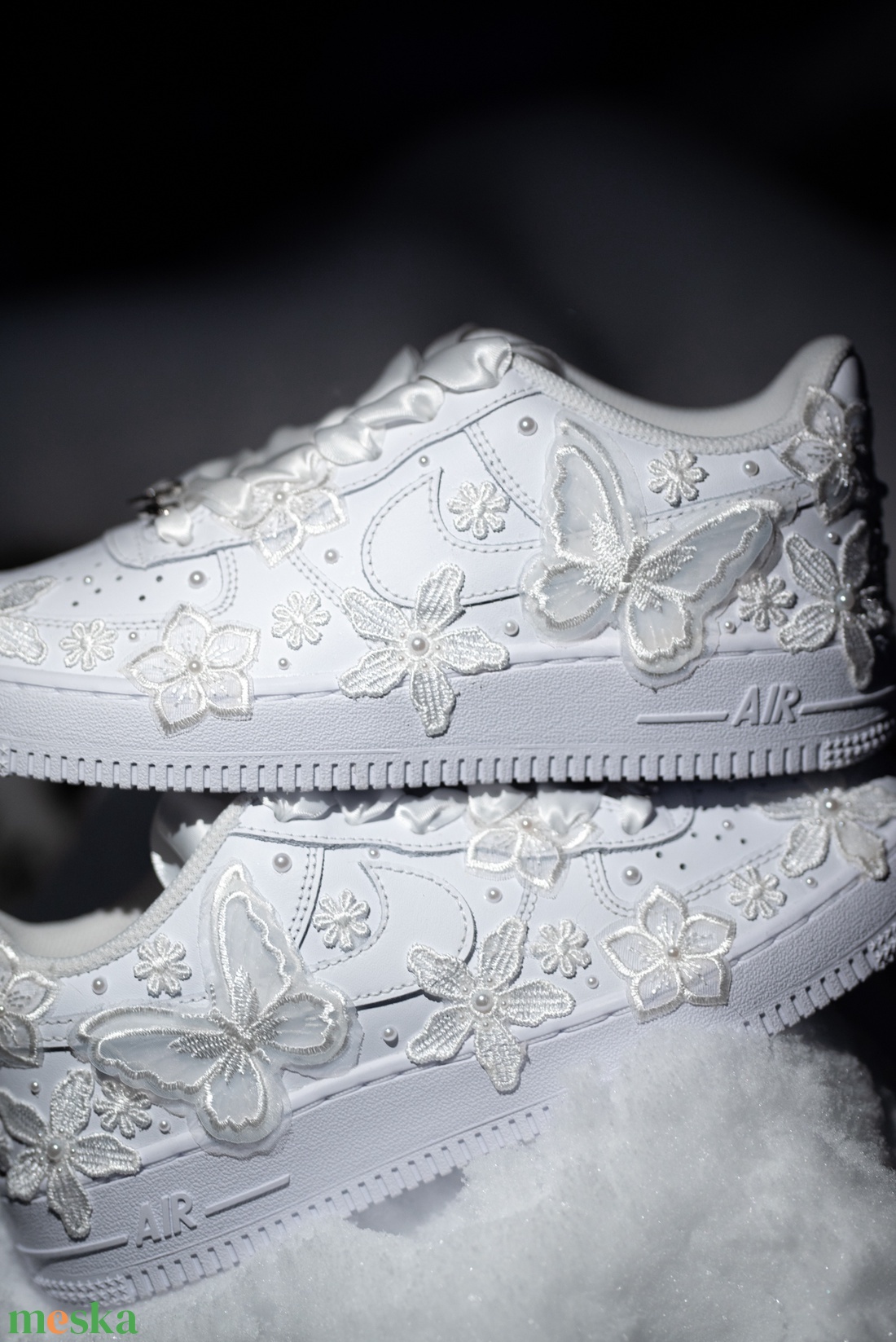 Egyedi, kézzel készült hímzett esküvői sneaker - esküvő - cipő és cipőklipsz - Meska.hu