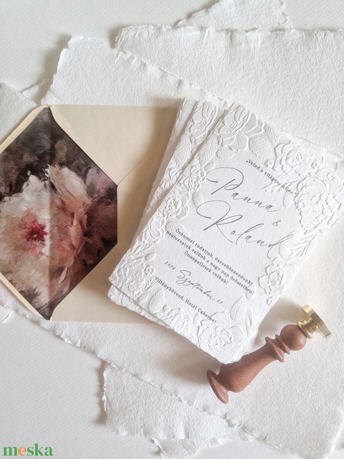 Esküvői meghívó, merített papíron, virágos dombornyomással - esküvő - meghívó & kártya - esküvői pecsét, bélyegző - pecsétviasz gyöngy - Meska.hu