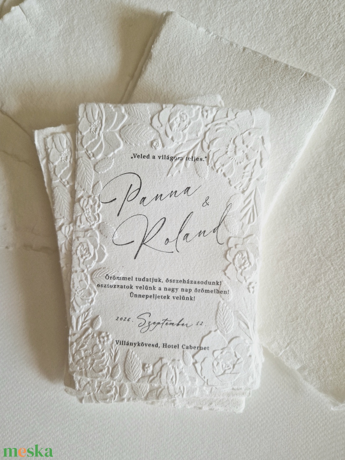 Esküvői meghívó, merített papíron, virágos dombornyomással - esküvő - meghívó & kártya - esküvői pecsét, bélyegző - pecsétviasz gyöngy - Meska.hu