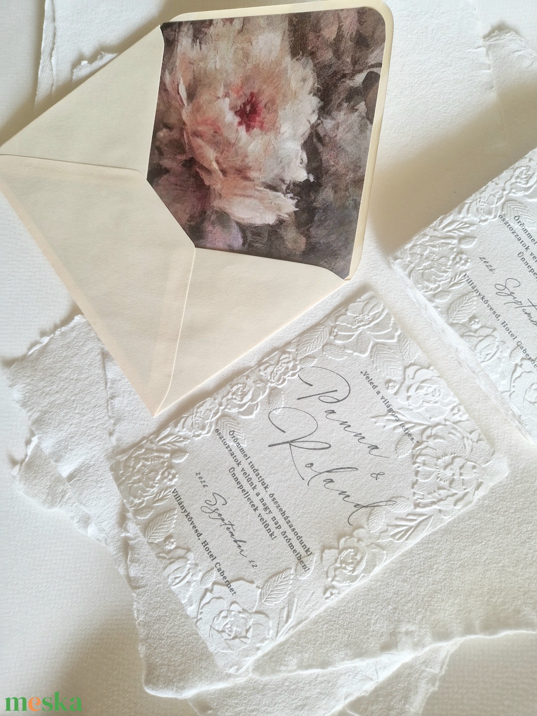 Esküvői meghívó, merített papíron, virágos dombornyomással - esküvő - meghívó & kártya - esküvői pecsét, bélyegző - pecsétviasz gyöngy - Meska.hu