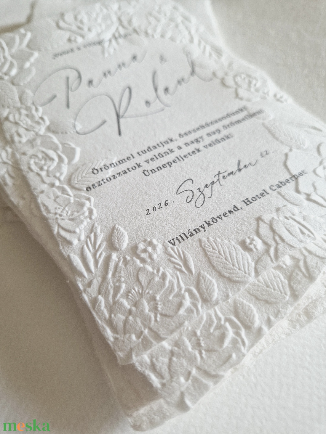 Esküvői meghívó, merített papíron, virágos dombornyomással - esküvő - meghívó & kártya - esküvői pecsét, bélyegző - pecsétviasz gyöngy - Meska.hu