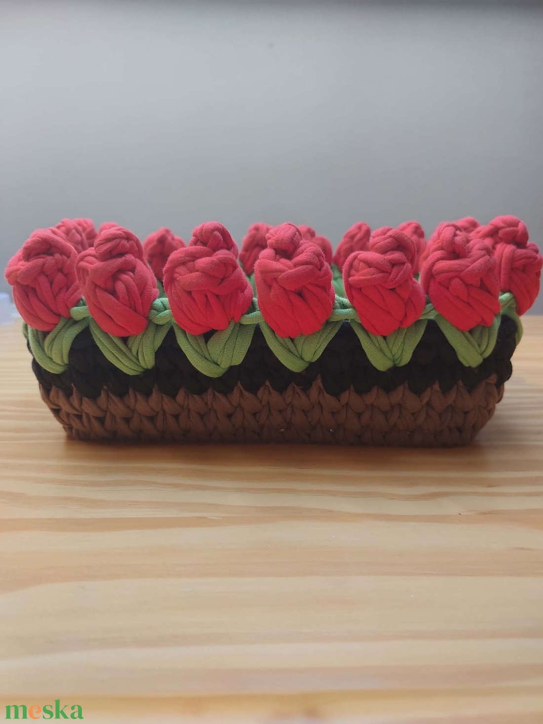 Horgolt tulipános kosár - otthon & életmód - dekoráció - asztal és polc dekoráció - dekorációs tál, tartó - Meska.hu