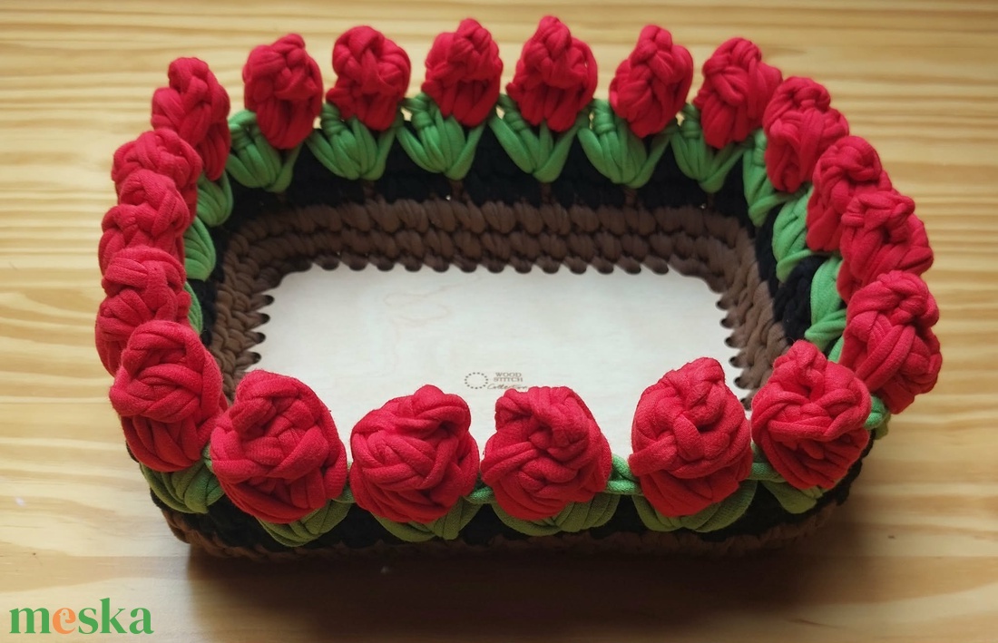 Horgolt tulipános kosár - otthon & életmód - dekoráció - asztal és polc dekoráció - dekorációs tál, tartó - Meska.hu