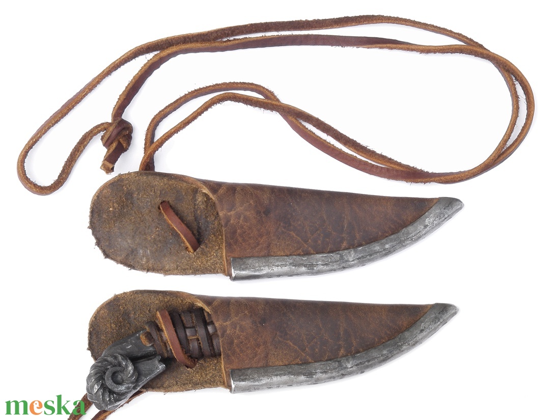 Kosfejes nyakkés csavart damaszk pengével, bőrfonatos markolattal és bőrtokkal, [Kb_07a] - otthon & életmód - konyhafelszerelés, tálalás - sütés, főzés - kés & késtartó - Meska.hu