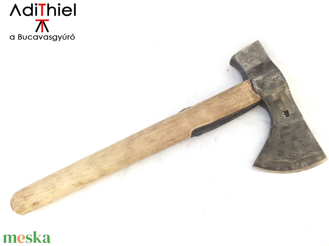 Kovácsolt acél bushcraft balta kemény acél éllel, kézzel faragott somfa botnyéllel, [BN_02a] - otthon & életmód - konyhafelszerelés, tálalás - sütés, főzés - kés & késtartó - Meska.hu