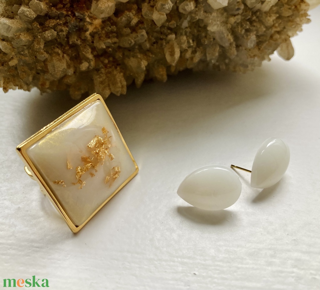 Gyöngyház és arany szett csepp fülbevalóval - ékszer - ékszerszett - Meska.hu