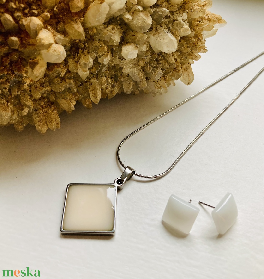 Kétoldalas medál bedugós fülbevalóval - ékszer - ékszerszett - Meska.hu