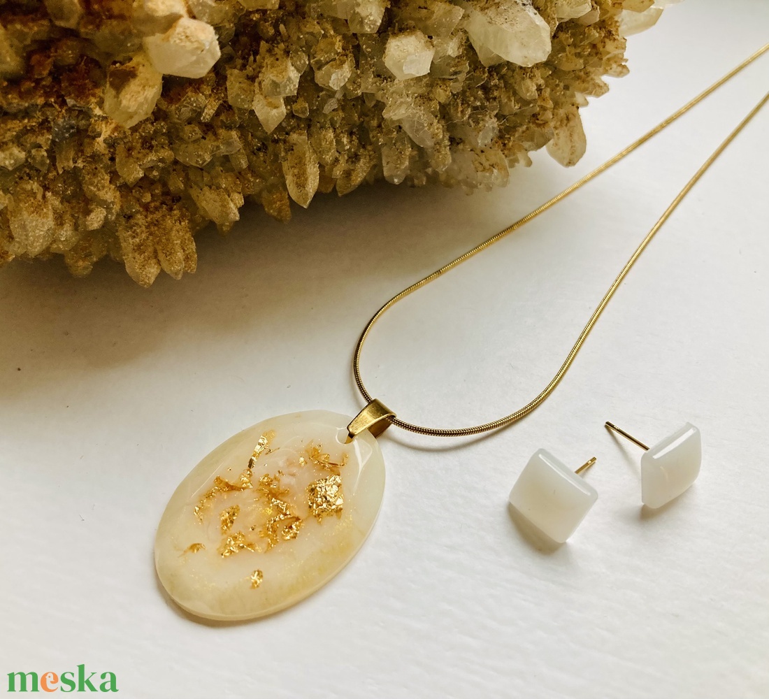 Ovális medál szögletes fülbevalóval - ékszer - ékszerszett - Meska.hu